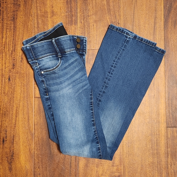 Apt. 9 Women's Straight Leg Blue Jeans - Picture 7 of 7